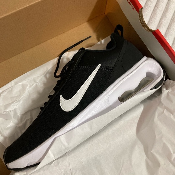 Brand New Ladies Nike - Picture 6 of 12